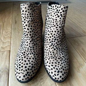 Qupid leopard women’s boots.